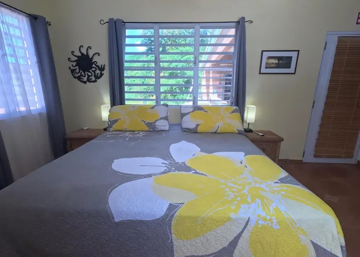 Isla Hermosa Guesthouse